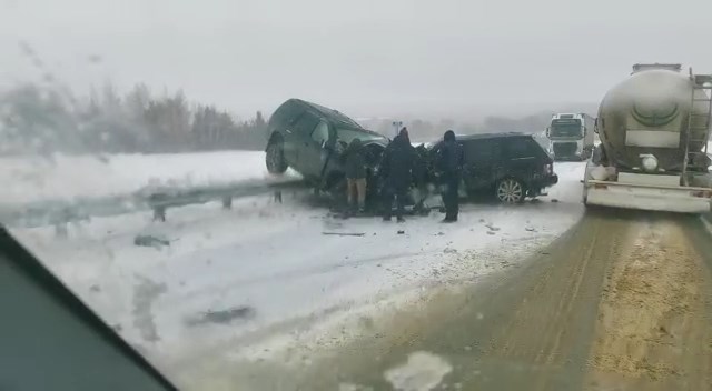 На пересечении Волгоградской и Саратовской областей случилось ДТП